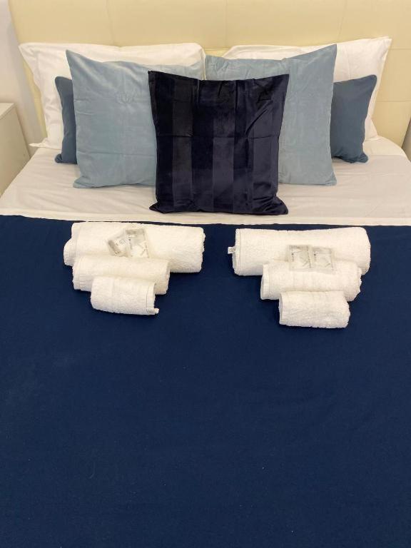 Domus Luigi Leone 2 Bed & Breakfast Наполи Екстериор снимка